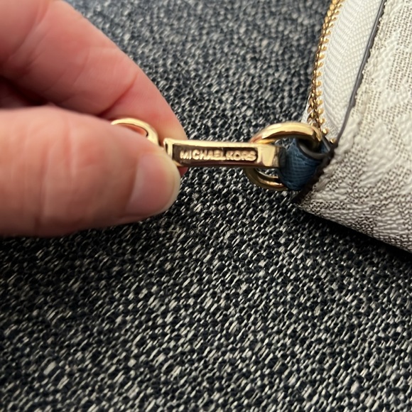 Michael Kors Jet Set Go Airplane Wallet - Picture 10 of 13